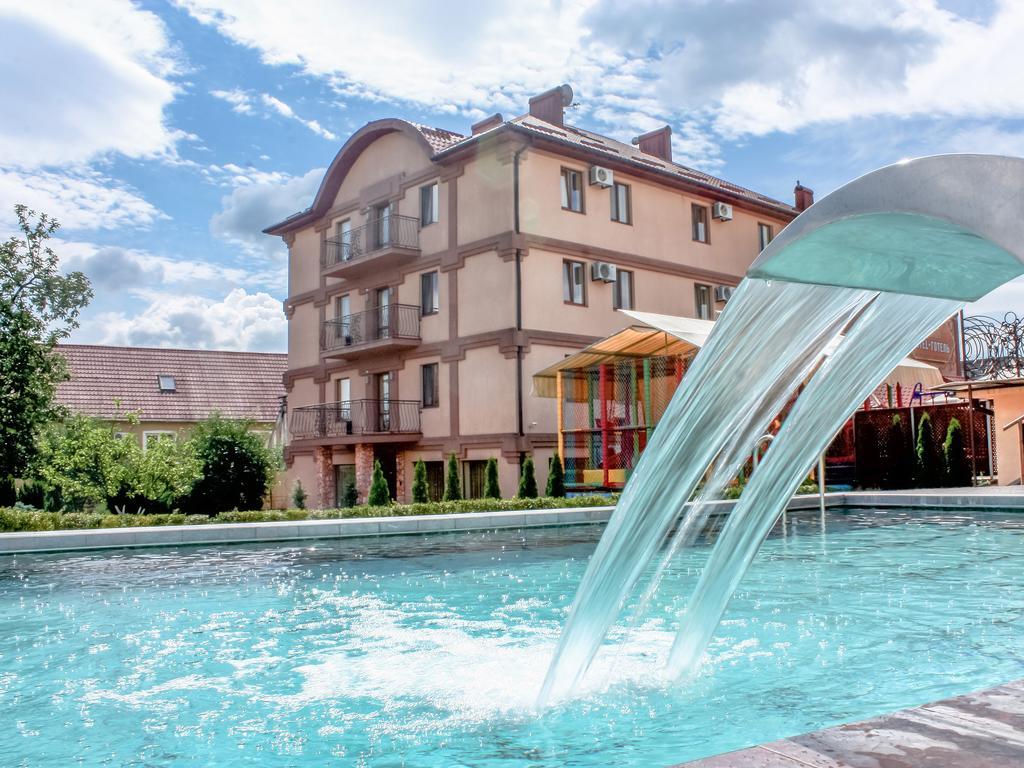 Hotel Kilikiya Uzjhorod Exteriör bild