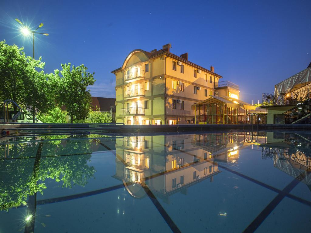Hotel Kilikiya Uzjhorod Exteriör bild