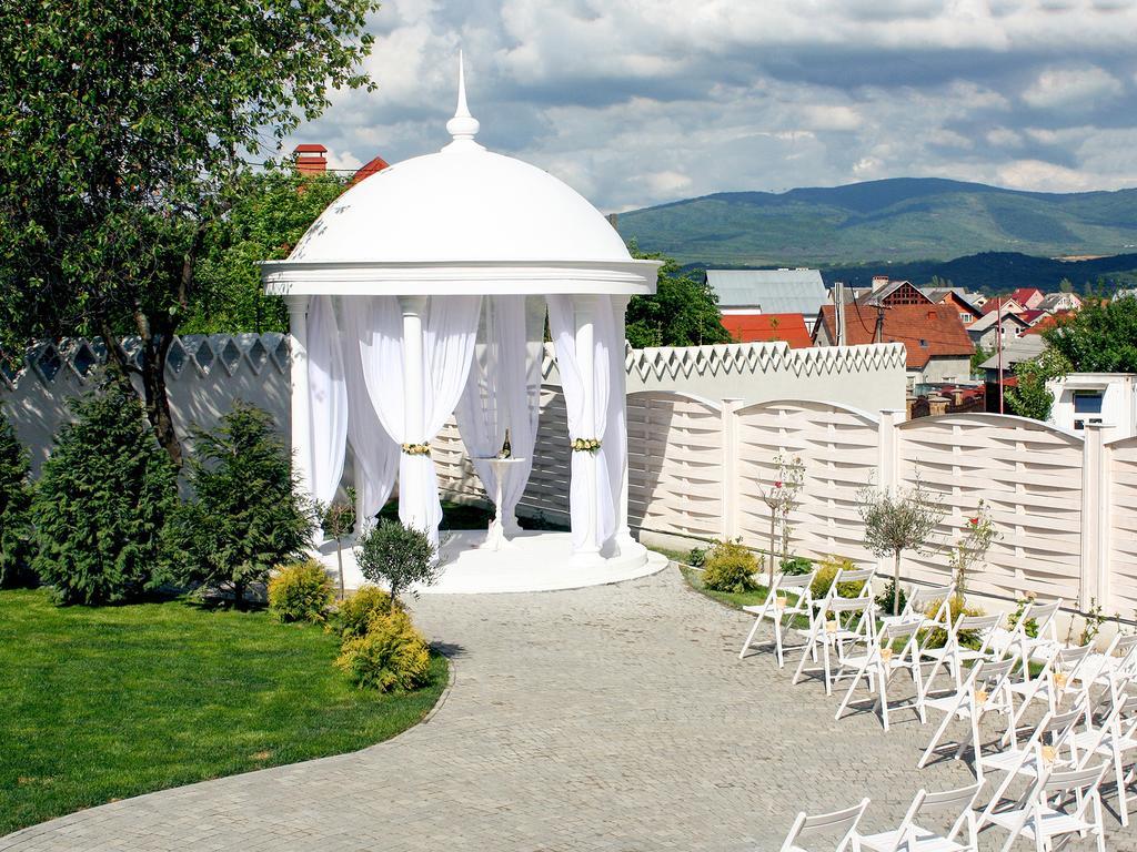 Hotel Kilikiya Uzjhorod Exteriör bild