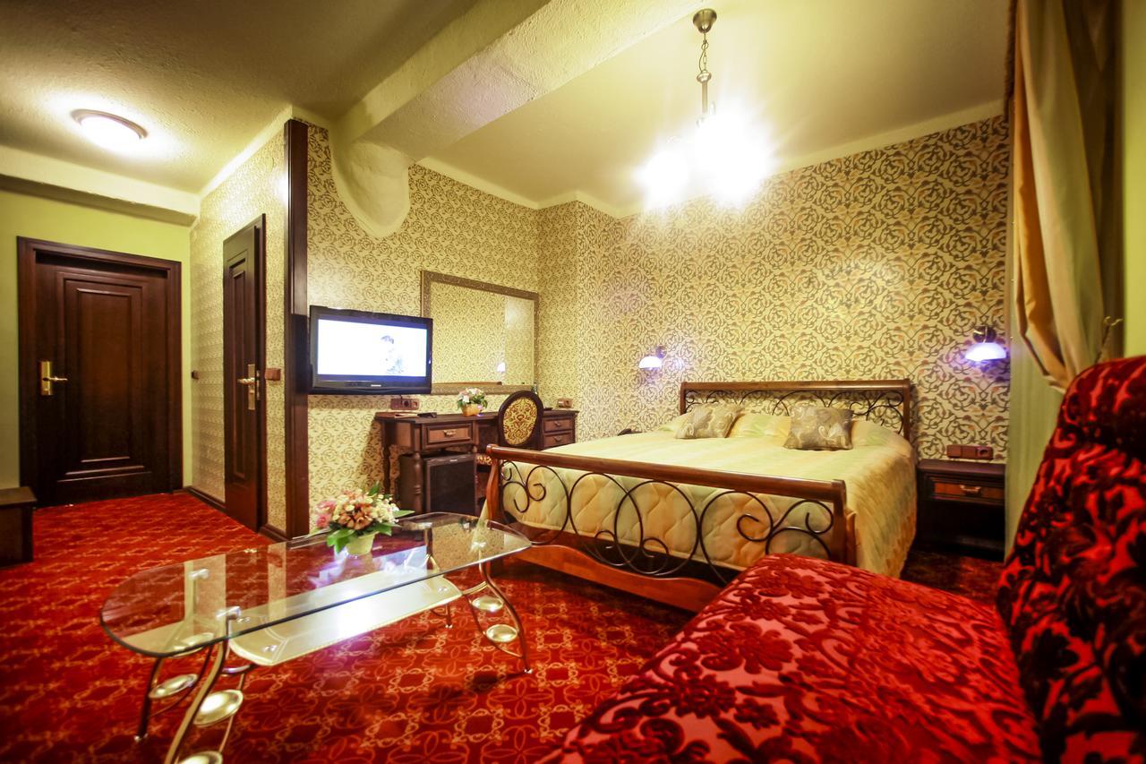 Hotel Kilikiya Uzjhorod Exteriör bild
