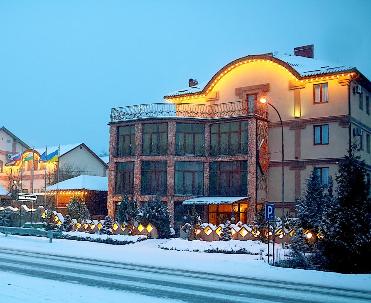 Hotel Kilikiya Uzjhorod Exteriör bild