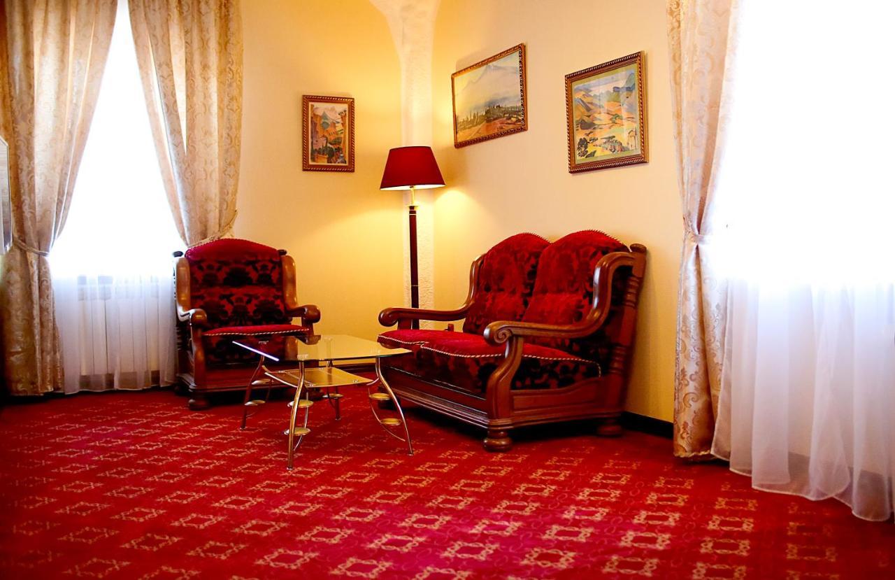 Hotel Kilikiya Uzjhorod Exteriör bild